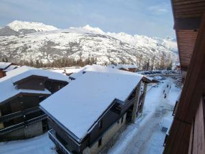 Appartement cosy proche pistes, vue vallée - FR-1-181-2832