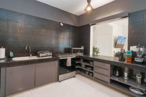 5 Bedroom Modern Villa with Private Pool - Great Location