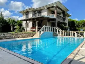 Doğa İçinde Havuzlu Villa Huzuru - Çekme