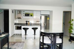 2BR Bright & Cozy - Nature Views & Sounds