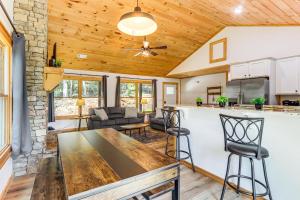 McCaysville Cabin Fire Pit, BBQ and More!