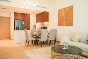 Chic & Modern Apartment in La Rive 4, Dubai