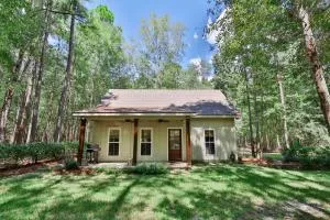 The Camellia Cottage - private family space - Metter