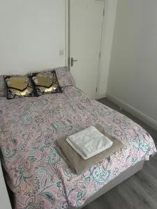 HOLY CROSS FRIARY Apartments high street - 巴利高利