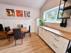 Charming Detached Cottage Near John Radcliffe Hospital Free Parking Self check-in