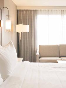 Deluxe King Room room in Memphis Vitality Hotel
