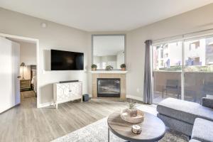 Sunny San Diego Condo with Pool Access Near Wineries