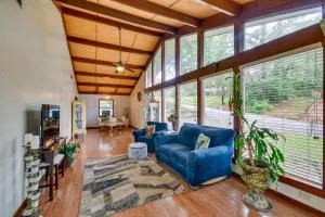 Spacious Montgomery Home about 3 Mi to Downtown! - Millbrook