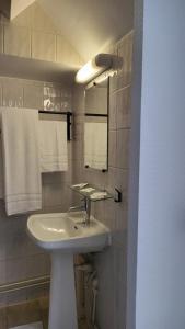 Hotels A La Vielle Halle : photos des chambres