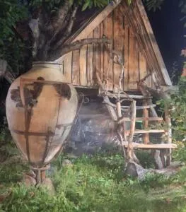 Parsamyan's family guest house and garden - Dgyr