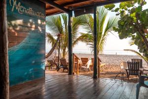 the mompe beach hostal