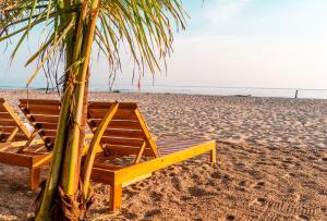 the mompe beach hostal