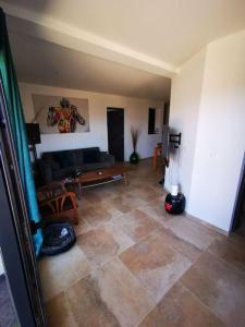 Bas de villa avec piscine