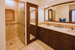 Spacious 4 bedroom Condo with expansive Ocean Views and luxurous features - #910 Sonoran Sky - RP Vacation