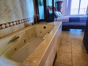 Spacious 4 bedroom Condo with expansive Ocean Views and luxurous features - #910 Sonoran Sky - RP Vacation