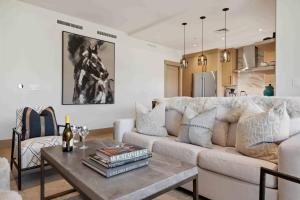 One Riverfront Condo 405 by East West Hospitality