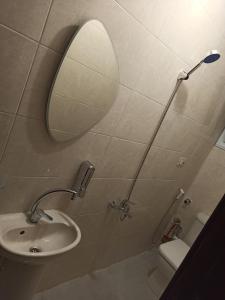 Cozy Apartment by the sea between Hilton and four seasons, no view