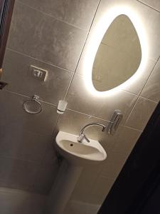 Cozy Apartment by the sea between Hilton and four seasons, no view