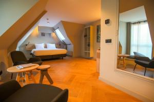 Junior Suite room in Hotel de ABDIJ Dokkum