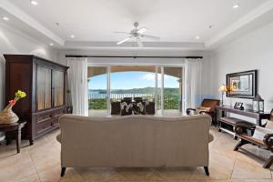Gorgeous 3-BD Ocean-View Condo with lots of Amenities by SPCR