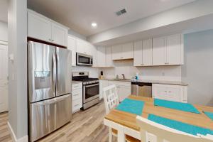 Cozy TC Bay Condo