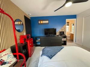 Colorado Room w Private Entrance Deck and Hot Tub