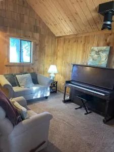 Cozy Cottage off Salmon River Tributary, in Town - Alta