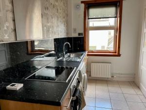 Charming Seaside home Sleeps 4 with free parking