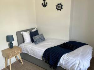 Charming Seaside home Sleeps 4 with free parking