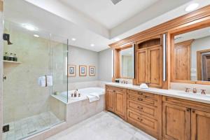 Oxford Court 406 by East West Hospitality