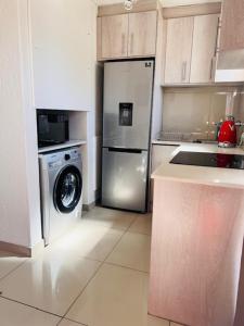 Sandton Apartment 3 mins drive from Mandela Square & located right in the heart of Sandton City