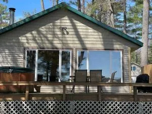 Serenity Beach Haus with Outdoor Hot Tub Nature Golf nearby - Arbutus Beach