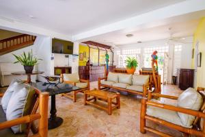 Heart of Ocho Rios-Free Beach Acess-King Bed-Pool-Free Parking-Gated Complex-Free Wifi 150Mbps