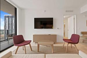 Orange Crush - Resort-Style Amenities & Location
