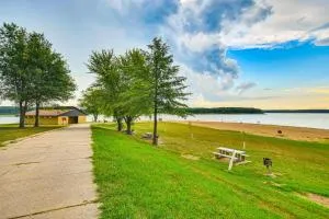 Family Condo By Mark Twain Lake and Jellystone Park - Barry
