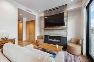 Riverfront Lodge 105 by East West Hospitality