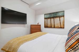 Riverfront Lodge 105 by East West Hospitality