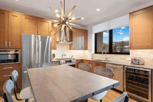 Riverfront Lodge 102 by East West Hospitality