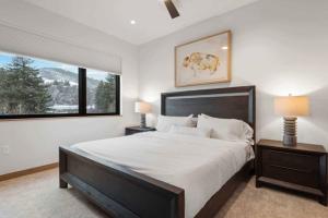 Riverfront Lodge 102 by East West Hospitality