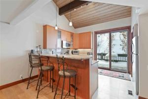 Ridgepoint Townhome 142 by East West Hospitality