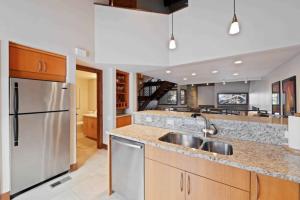 Ridgepoint Townhome 142 by East West Hospitality
