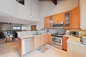 Ridgepoint Townhome 142 by East West Hospitality