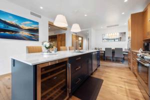 Riverfront Lodge 300 by East West Hospitality