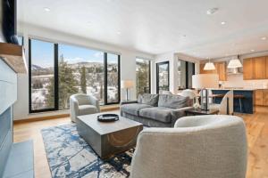 Riverfront Lodge 206 by East West Hospitality