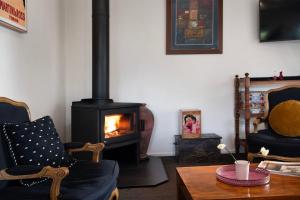 Raven Cottage- gorgeous gardens and cosy fire