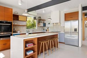 Mid-Century Gem in Pacific Palisades