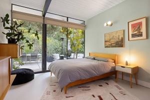 Mid-Century Gem in Pacific Palisades