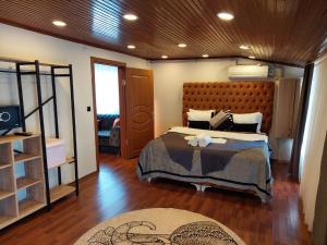 FINDIKZADE SEASIDE FLATS in lively Fatih area very near metro and tourist sights