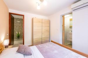 Family friendly house with a parking space Prizba, Korcula - 15468