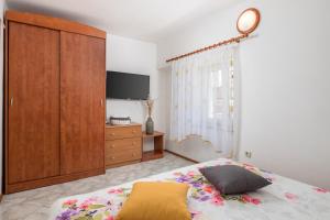 Apartments with parking space Punat, Krk - 15451